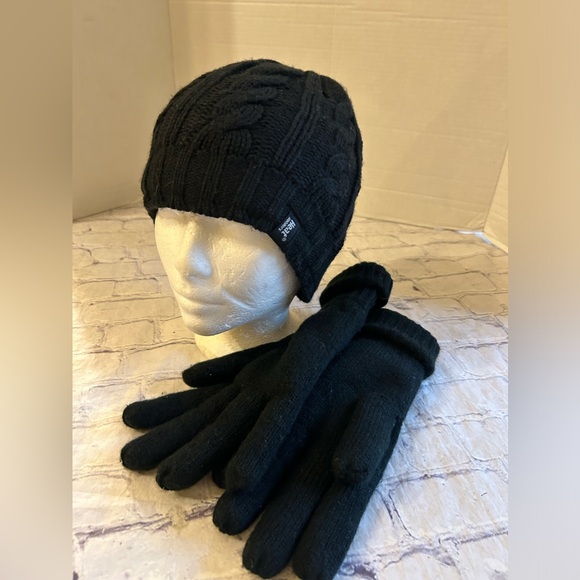 HEAT HOLDERS WOMENS BLACK CABLE KNIT YARN & PLUSH FUR LIKE LINING HAT& GLOVES - Picture 1 of 7